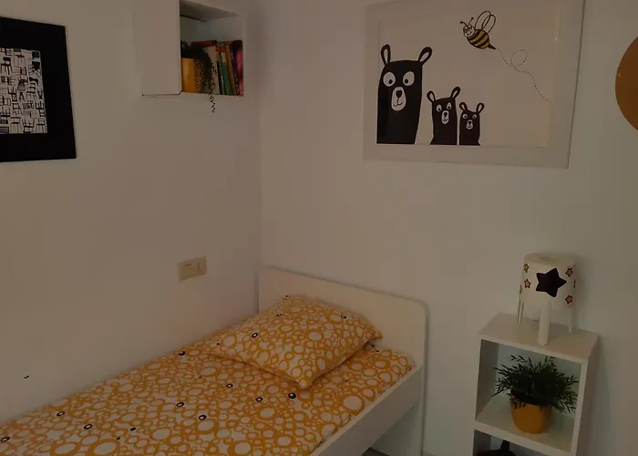 Nyaraló Sina *